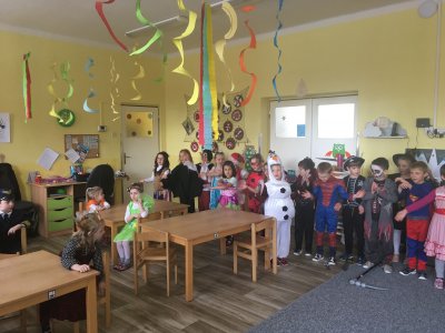 Radost chodí od města k městu, nevynechá žádnou cestu.