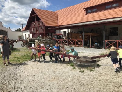 Ruční pohon žentouru.