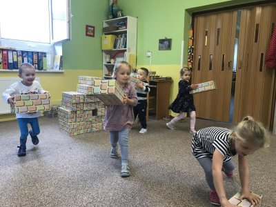 II. parta staví cihlový domeček