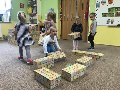 II. parta staví cihlový domeček