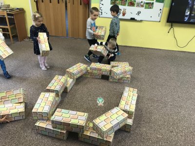 II. parta staví cihlový domeček