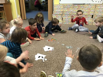 vlka se dobývá do domečku