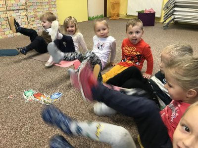 vlk se dobývá do domečku