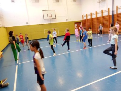 Cvičení s trenérkou - tanec