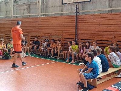 5.B se seznamuje s hokejbalem