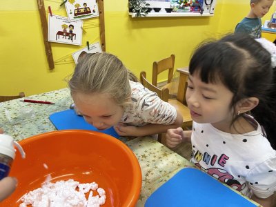 Kontrola kvality: voní to víc jako tatínek nebo jako lepidlo? 