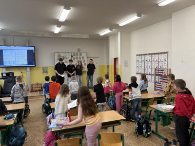 25_03_28 den naruby - učí deváťáci