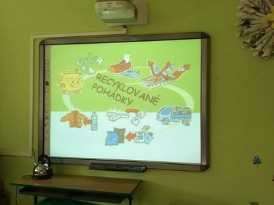 Recyklované pohádky ve školní knihovně